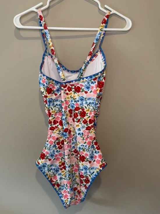 American Trends Women’s Medium Floral One Piece Swimsuit - Picture 4 of 5